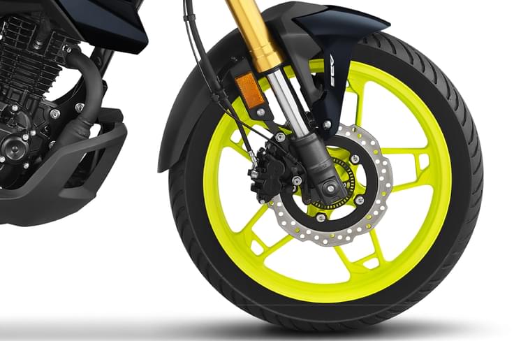Braking duties are handled by a 240mm petal disc with single-channel ABS Honda CB125 Hornet front brakes and USD fork